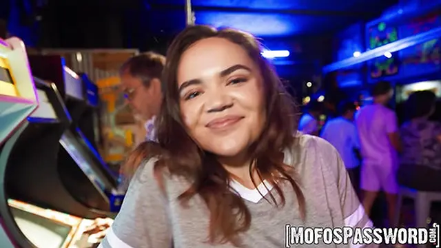 Teen Naudi Nala spreads her legs for a wild fuck at a night barcade