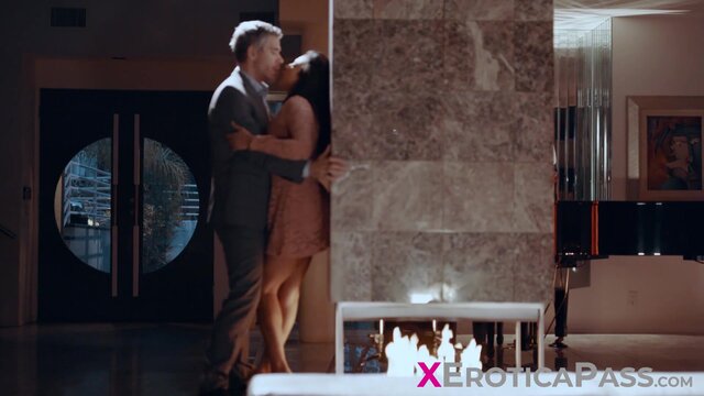 Every guys dream girl Autumn Falls looks exquisite while being pleasured intensely