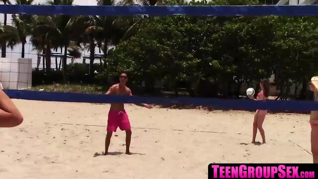 Horny chicks fuck after a lovely beach day