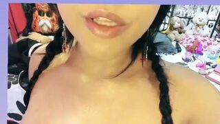 Mis tetas grandes recibiendo amor