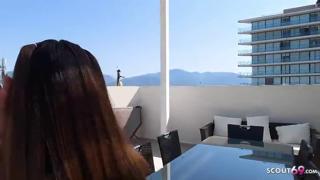 Sexy escapade of an unsuspecting tourist getting naughty😈 with a Latin beauty