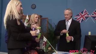 Slutty diplomats get serviced in a diplomatic reception