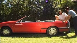 Her ride stalled, but fortunately those blokes pulled over to assist her