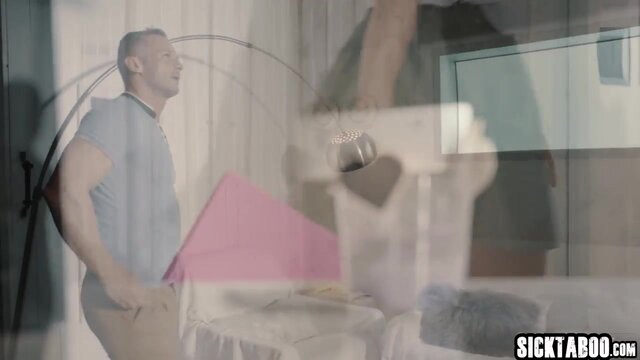 MILF exploring Barcelona and her asshole and babe enjoyed rough anal sex (Cassie Del Isla, Dorian Del Isla)